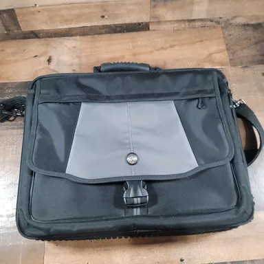 Targus 17" X13" X 2.5" Laptop/Messenger Multi Pocket Nylon Bag