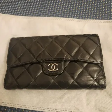 Winners choice Chanel patent leather wallet