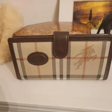 Vintage Burberry's wallet with COA