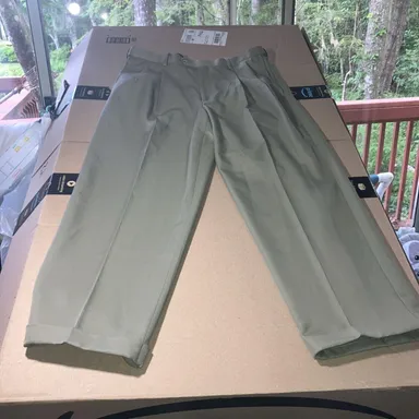 Roundtree & Yorke Pleated Khaki Pants 34x32, Cuffed Men's Beige Trousers