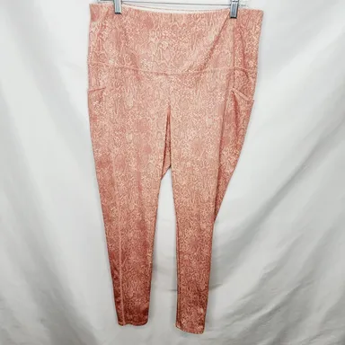 Chico's  Zenergy Salmon Color Snakeskin Athletic High waisted Cropped Leggings L