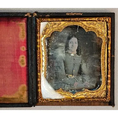 1/6th Plate Daguerreotype Of A Woman In A Full Union Case