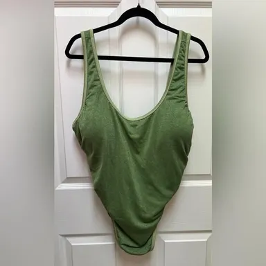 💚 NWT! Noel Green Shimmer Swimsuit