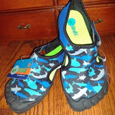 New Kids Water Shoes SZ 13-1 Newtz Beach Footwear ZapatosAgua Blue Sharks Pool