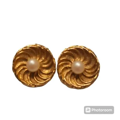 Vintage Japan Gold Tone Faux Pearl Clip On Earrings