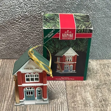 1990 Hallmark Keepsake Christmas Ornament Holiday Home Nostalgic Houses Shops