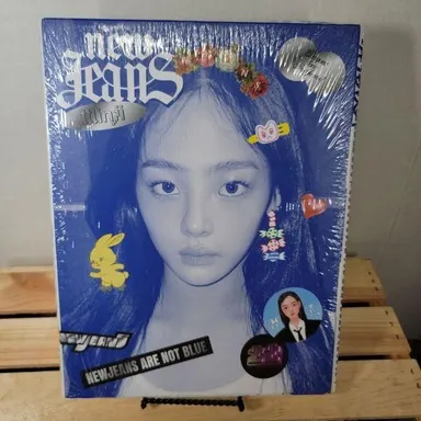CD New Jeans 1st EP NWJNS Bluebook (Minji Version) Book + Photos + Stickers NEW