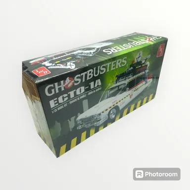 AMT Ghostbusters Ecto-1A 1/25 Model Kit NEW factory sealed Round 2