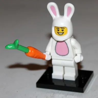 col07-3 / Bunny Suit Guy, Series 7 (Complete with Stand and Accessories) 