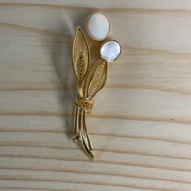 Mother of Pearl Gold Toned Flower Brooch Open Leaf