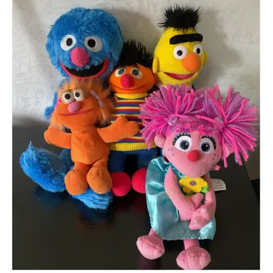 Sesame Street Stuffed Animal Plush Bundle 5 Ernie Bert Grover Zoe Abby