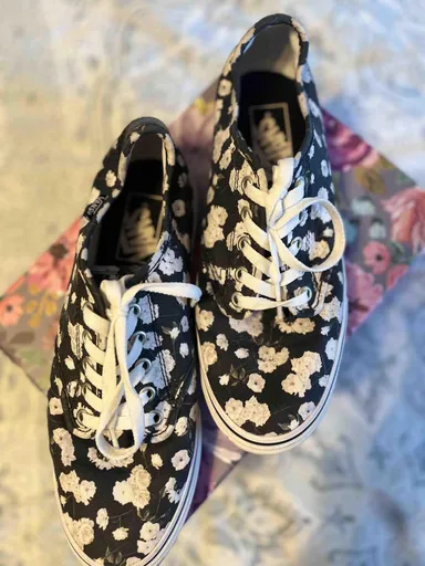 VANS - White Flowered Black Sneakers