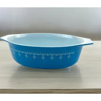 Vintage Pyrex Snowflake Garland Covered Casserole 045 2-1/2 Qt