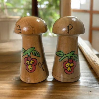 Vintage Wooden Mushroom Hand Painted Salt & Pepper Shakers Jamaica Souvenir