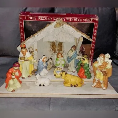 VINTAGE 11PC PORCELAIN NATIVITY SET & REAL WOOD STABLE HAND-MADE HAND-PAINTED