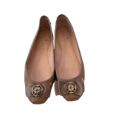 Kate Spade Slip on patent leather bow flats tan with medallion size 6M