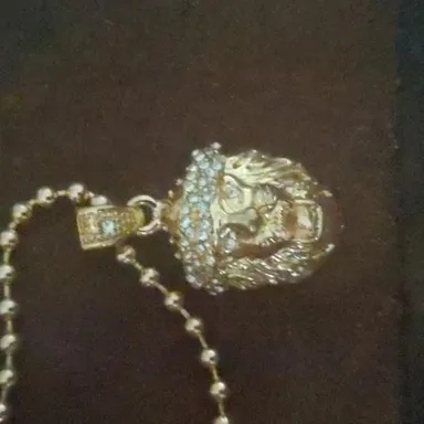 Vintage 28in men's chain with lion pendant