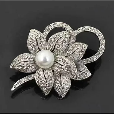 NWT Elegant Faux Pearl Brooch Luxury Embellished Fashion Flower Pin