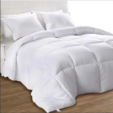 White Down Alternative Comforter King or Cali King