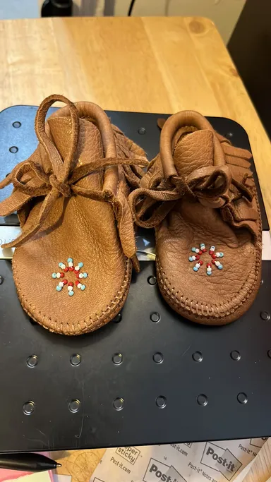 Vintage 70’s Toas Indian Handmade Beaded Moccasins size 1-2