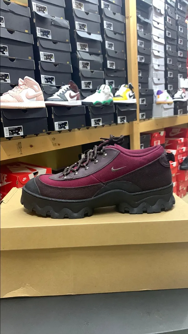 nike lahar low beetroot