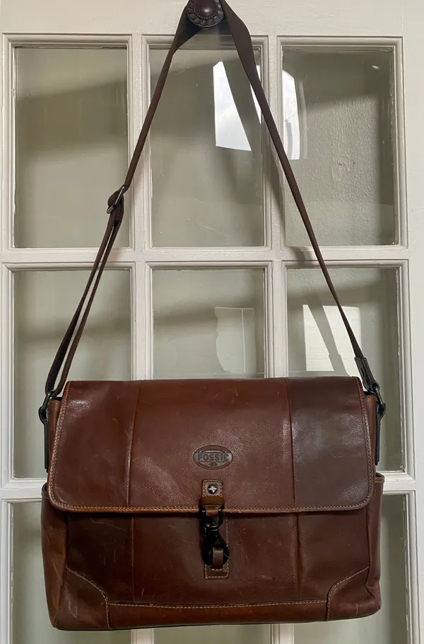 ヴィンテージ Fossil 14587 ラギッド レザーメッセンジャーバッグ Fossil 14587 Field Sports Dept Brown Distressed Leather