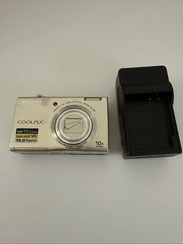 Nikon Coolpix S6200 Silver TESTED & WORKING 16MP 10x Optical Zoom